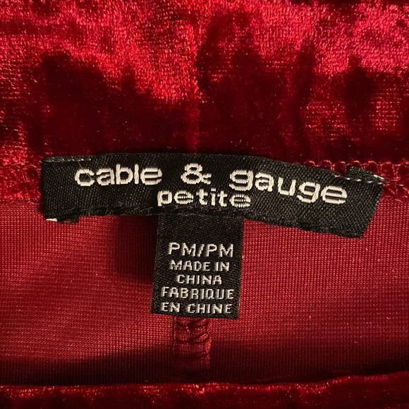 Cable & Gauge red velvet open quarter sleeves blouse. Size Petite Medium - Picture 6 of 10